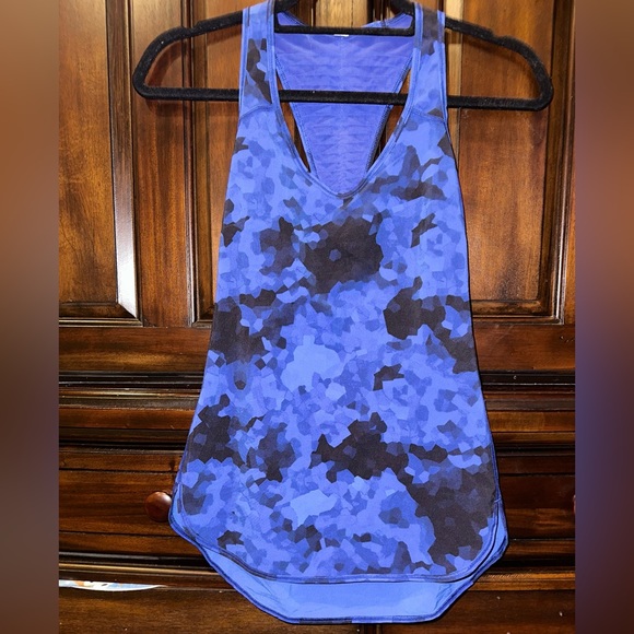 Lululemon Blue Camo Racerback Tank Size 6 - Picture 6 of 7